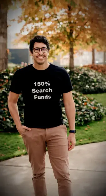 Dr. Newton M. Campos, baanbrekende search fund expert en Stanford professor, draagt 150% Search Funds shirt